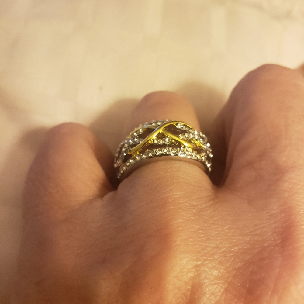 Silver tone infinity ring - Picture 3 of 4